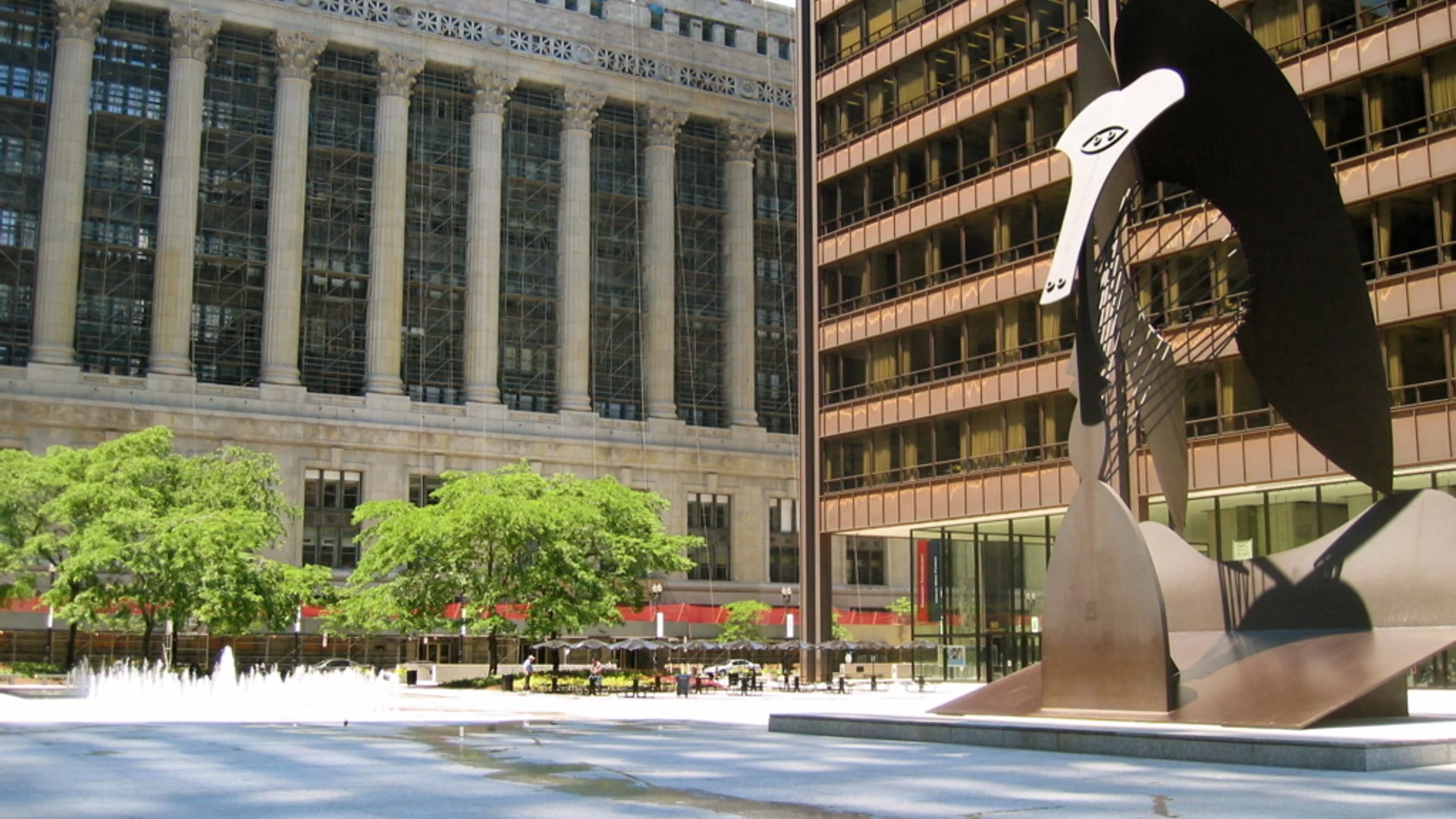 Daley Plaza and the Picasso sculpture in downtown Chicago